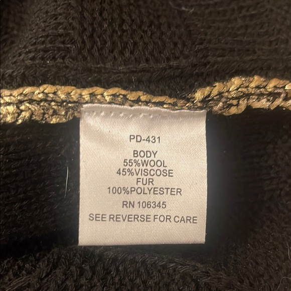 Prestige Gold Metallic Sweater with Fur Collar - Picture 8 of 11